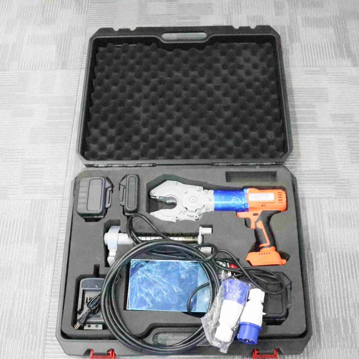 SDX-200RLB Electric Rebar Coupler Wrench and visible kit items arranged in an open carrying case